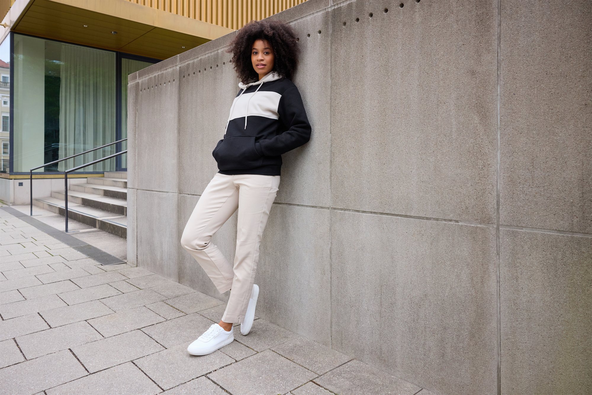 Daiber - Bio Kapuzen Sweater "Colour-Block" - JN8051 – Bild 2