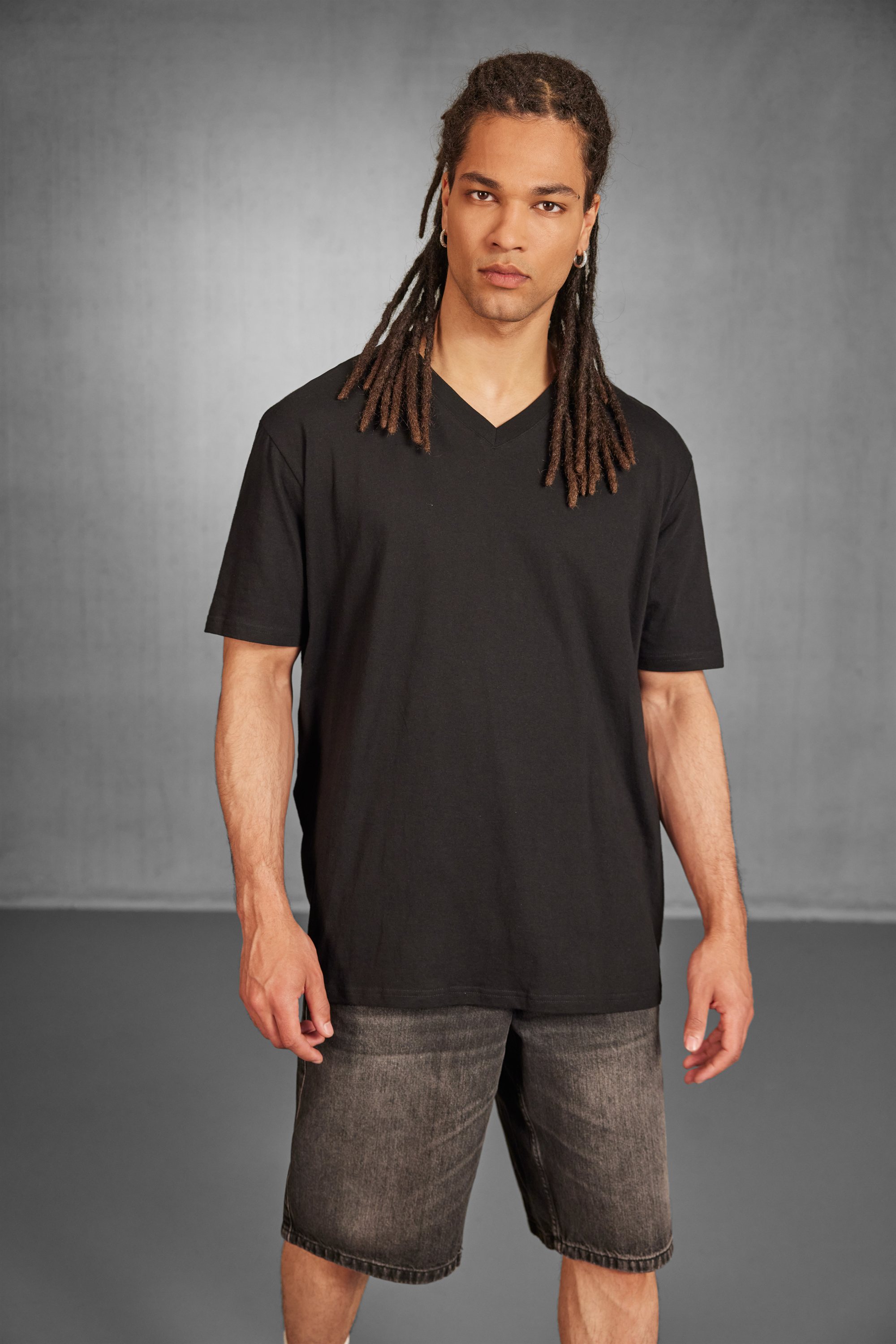 B&C - V-Ausschnitt T-Shirt - TU008 – Bild 3