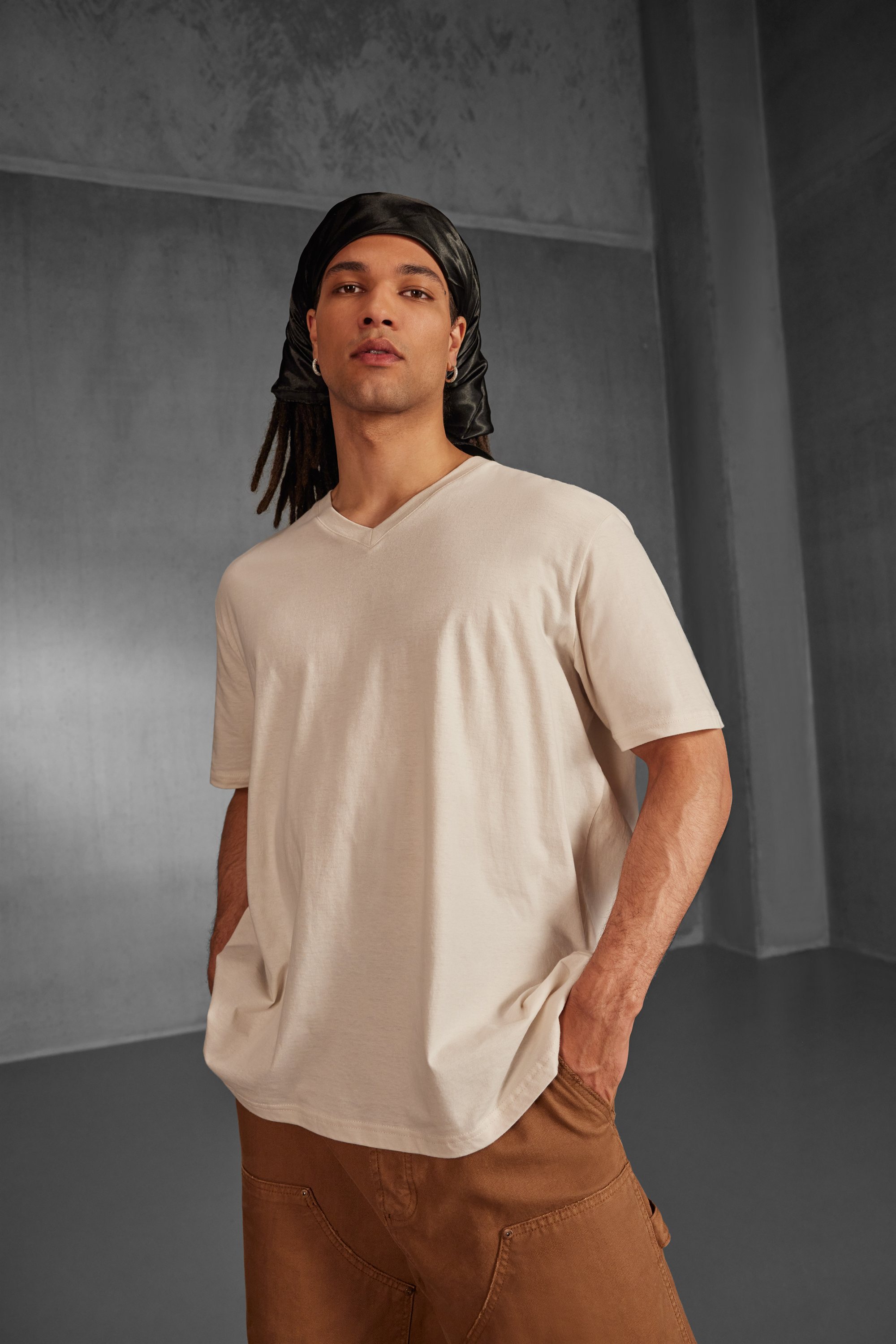 B&C - V-Ausschnitt T-Shirt - TU008 – Bild 10